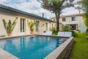 Cauderan - Elégante maison en pierre, piscine, jardin et stationnement