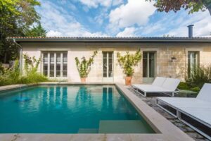 Cauderan - Elégante maison en pierre, piscine, jardin et stationnement