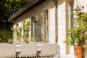 Cauderan - Elégante maison en pierre, piscine, jardin et stationnement