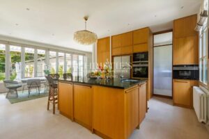 Cauderan - Elégante maison en pierre, piscine, jardin et stationnement