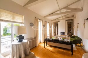 Cauderan - Elégante maison en pierre, piscine, jardin et stationnement