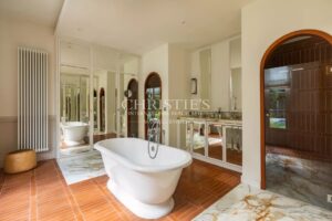 Cauderan - Elégante maison en pierre, piscine, jardin et stationnement