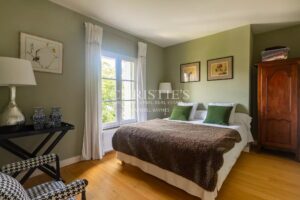 Cauderan - Elégante maison en pierre, piscine, jardin et stationnement