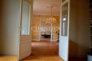 Magnifique château avec vignoble proche de Bordeaux.