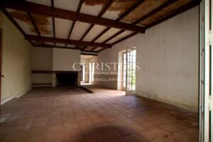 Magnifique château avec vignoble proche de Bordeaux.