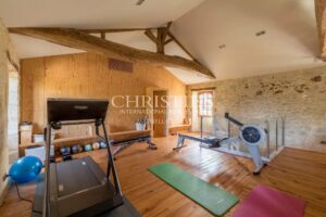 Propriété de charme composée d'un manoir, longère, salle de cinéma, grange, petit vignoble...