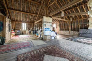 Propriété de charme composée d'un manoir, longère, salle de cinéma, grange, petit vignoble...