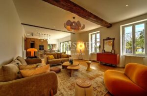 Maison en pierre rénovée avec piscine et studio à 15 min de Libourne