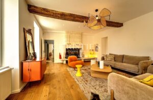 Maison en pierre rénovée avec piscine et studio à 15 min de Libourne