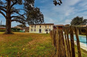 Maison en pierre rénovée avec piscine et studio à 15 min de Libourne
