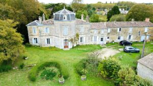 18th-century castle with numerous outbuildings - View of the Gironde estuary