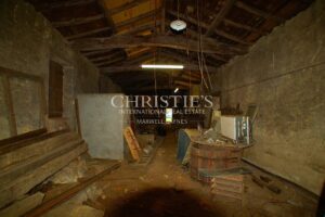 18th-century castle with numerous outbuildings - View of the Gironde estuary