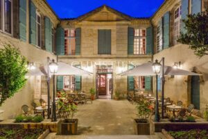 Large stone property with potential for a variety of uses in a private but central location in a lively Gascon town