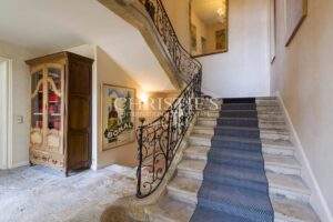 Large stone property with potential for a variety of uses in a private but central location in a lively Gascon town