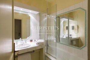 Large stone property with potential for a variety of uses in a private but central location in a lively Gascon town