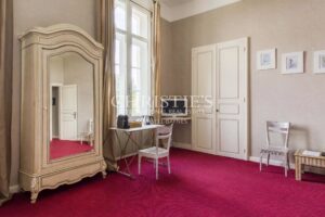 Large stone property with potential for a variety of uses in a private but central location in a lively Gascon town