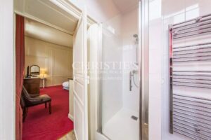 Large stone property with potential for a variety of uses in a private but central location in a lively Gascon town