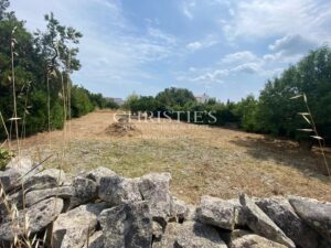 Terrain constructible de 783m2 pour une maison de 200m2 avec piscine