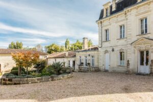Romantic Country Château with Guesthouses and Space for Professional Activities
