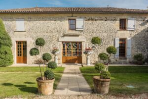 Romantic Country Château with Guesthouses and Space for Professional Activities