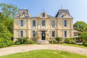 Where Heritage Meets Refinement – Historic Château near Saint-Émilion