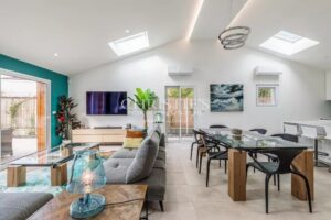 Centre ville- 10 min de l'océan -Maison familiale parfaitement rénovée, dépendance, garage, 5 chambres