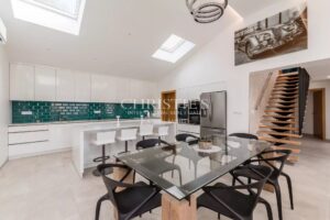 Centre ville- 10 min de l'océan -Maison familiale parfaitement rénovée, dépendance, garage, 5 chambres