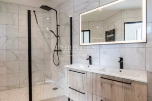 Centre ville- 10 min de l'océan -Maison familiale parfaitement rénovée, dépendance, garage, 5 chambres