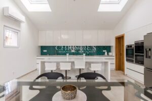 Centre ville- 10 min de l'océan -Maison familiale parfaitement rénovée, dépendance, garage, 5 chambres