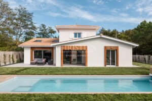 Centre ville- 10 min de l'océan -Maison familiale parfaitement rénovée, dépendance, garage, 5 chambres