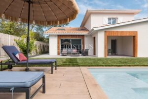 Centre ville- 10 min de l'océan -Maison familiale parfaitement rénovée, dépendance, garage, 5 chambres