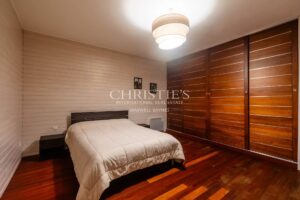 BISCARROSSE – Elegant architect-designed timber-frame villa with swimming pool