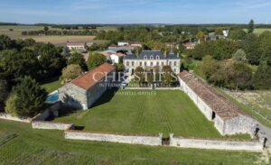 Très beau château rénové du 19ème siècle