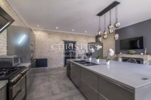 Très beau château rénové du 19ème siècle