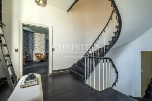 Très beau château rénové du 19ème siècle