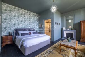 Très beau château rénové du 19ème siècle