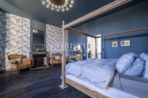 Très beau château rénové du 19ème siècle