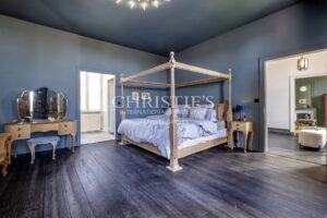 Très beau château rénové du 19ème siècle