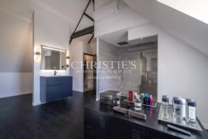 Très beau château rénové du 19ème siècle