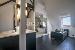 Très beau château rénové du 19ème siècle