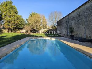 Très beau château rénové du 19ème siècle