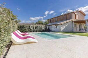 Magnifique conversion d'une grange du XVIe siècle comprenant une charmante « Petite Escapade », nichée sur 3 hectares