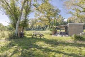 Magnifique conversion d'une grange du XVIe siècle comprenant une charmante « Petite Escapade », nichée sur 3 hectares