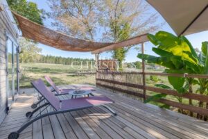 Magnifique conversion d'une grange du XVIe siècle comprenant une charmante « Petite Escapade », nichée sur 3 hectares