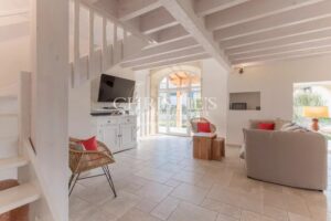 Magnifique conversion d'une grange du XVIe siècle comprenant une charmante « Petite Escapade », nichée sur 3 hectares