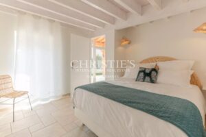 Magnifique conversion d'une grange du XVIe siècle comprenant une charmante « Petite Escapade », nichée sur 3 hectares