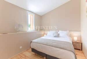 Magnifique conversion d'une grange du XVIe siècle comprenant une charmante « Petite Escapade », nichée sur 3 hectares