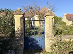 PRESTIGIOUS RESIDENCE with 3 GUESTROOMS and STUDIO