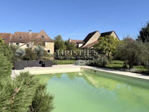 PRESTIGIOUS RESIDENCE with 3 GUESTROOMS and STUDIO