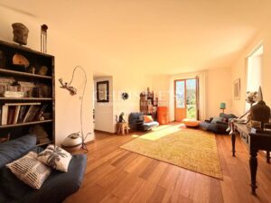 PRESTIGIOUS RESIDENCE with 3 GUESTROOMS and STUDIO